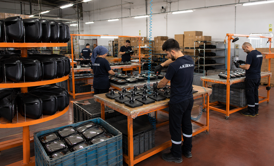 AKIRMAK rear-view mirror assembly process